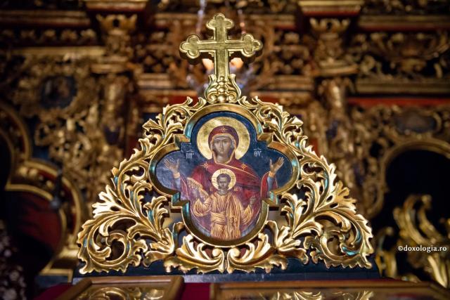 Apărătoare Doamnă, pentru biruință...