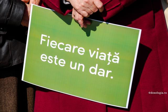 afis - fiecare viata este un dar