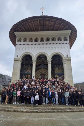 Parteneriat educațional și duhovnicesc între Parohia „Sf. M. Mc. Dimitrie” Călugăreni și Liceul „Vasile Conta” Târgu Neamț