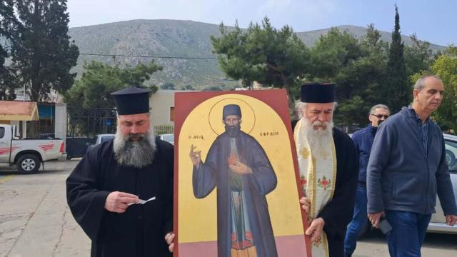 O icoană Sfântului Efrem cel Nou a izvorât mir într-un spital din Kalymnos (Grecia)