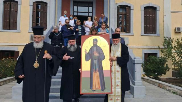 O icoană Sfântului Efrem cel Nou a izvorât mir într-un spital din Kalymnos (Grecia)