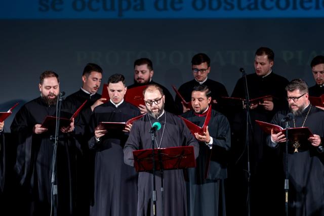 Corul Liceului Teologic „Sfinții Împărați Constantin și Elena” și Grupul „Tronos” au concertat la Piatra Neamț