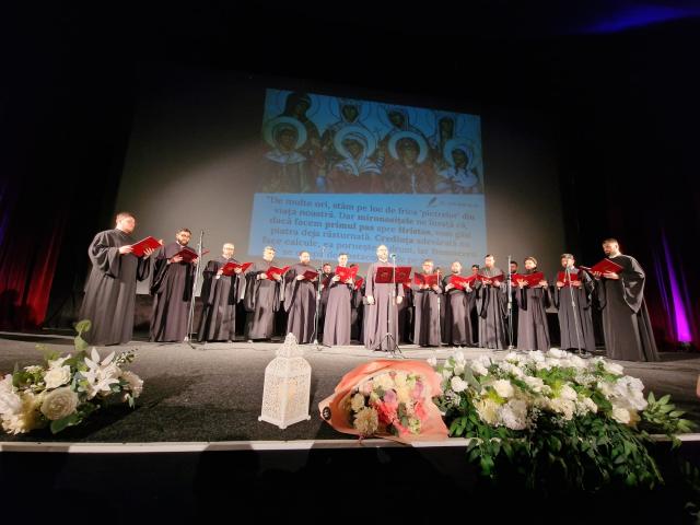 Corul Liceului Teologic „Sfinții Împărați Constantin și Elena” și Grupul „Tronos” au concertat la Piatra Neamț