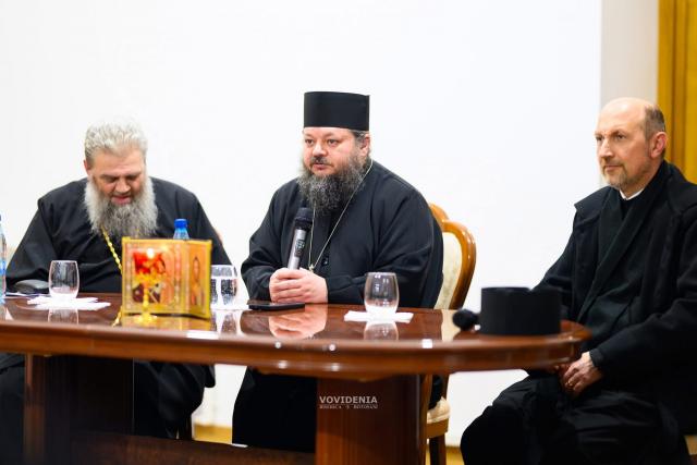 Arhim. Hrisostom Ciuciu, conferință despre familie cu sala arhiplină la Biserica Vovidenia din Botoșani