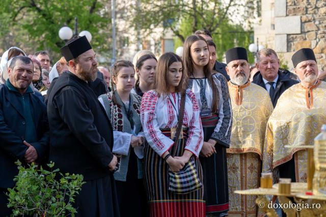 Sfântul Cuvios Cleopa de la Sihăstria, purtat în procesiune pe străzile din Botoșani, cu prilejul hramului orașului
