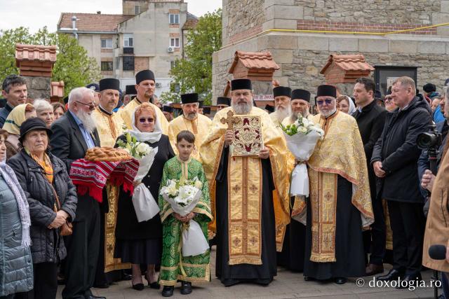 Sfântul Cuvios Cleopa de la Sihăstria, purtat în procesiune pe străzile din Botoșani, cu prilejul hramului orașului