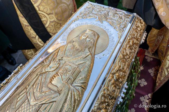 Sfântul Cuvios Cleopa de la Sihăstria, purtat în procesiune pe străzile din Botoșani, cu prilejul hramului orașului