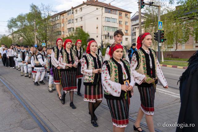Sfântul Cuvios Cleopa de la Sihăstria, purtat în procesiune pe străzile din Botoșani, cu prilejul hramului orașului