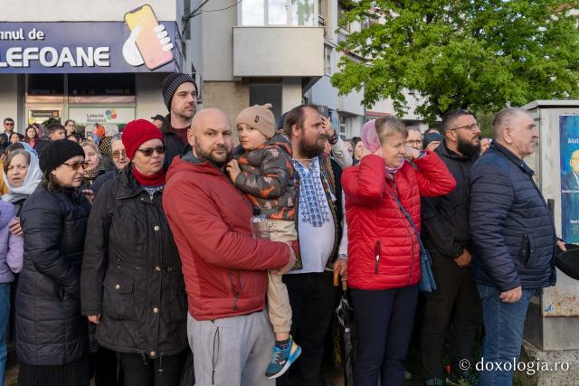 Sfântul Cuvios Cleopa de la Sihăstria, purtat în procesiune pe străzile din Botoșani, cu prilejul hramului orașului