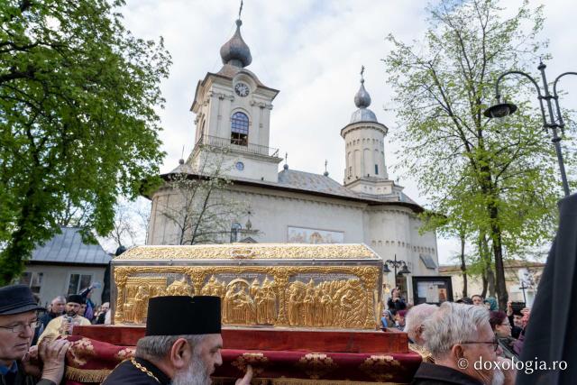 Sfântul Cuvios Cleopa de la Sihăstria, purtat în procesiune pe străzile din Botoșani, cu prilejul hramului orașului