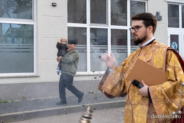 Sfântul Cuvios Cleopa de la Sihăstria, purtat în procesiune pe străzile din Botoșani, cu prilejul hramului orașului