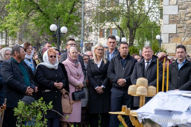 Sfântul Cuvios Cleopa de la Sihăstria, purtat în procesiune pe străzile din Botoșani, cu prilejul hramului orașului