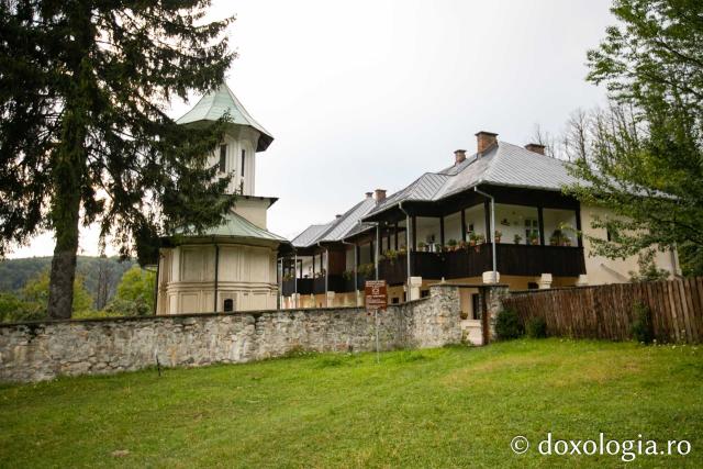 Schitul „Sfinții Apostoli” Hurezi