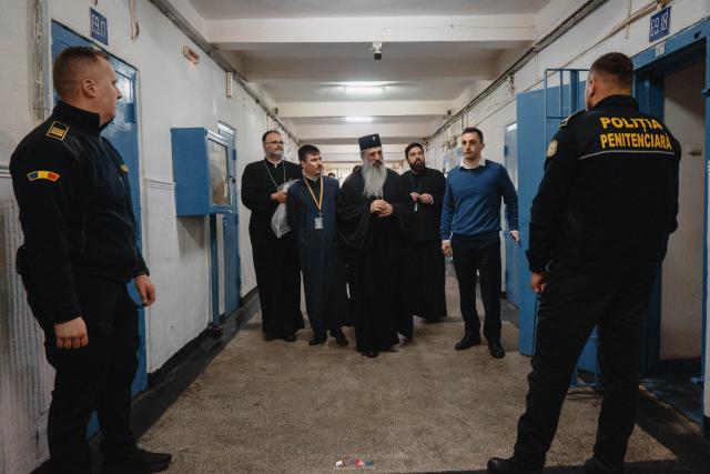 Înaltpreasfințitul Părinte Teofan a împărțit pachete de Paște persoanelor private de libertate din Penitenciarul Iași