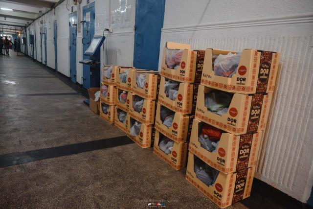 Înaltpreasfințitul Părinte Teofan a împărțit pachete de Paște persoanelor private de libertate din Penitenciarul Iași