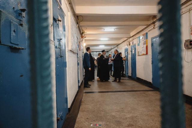 Înaltpreasfințitul Părinte Teofan a împărțit pachete de Paște persoanelor private de libertate din Penitenciarul Iași