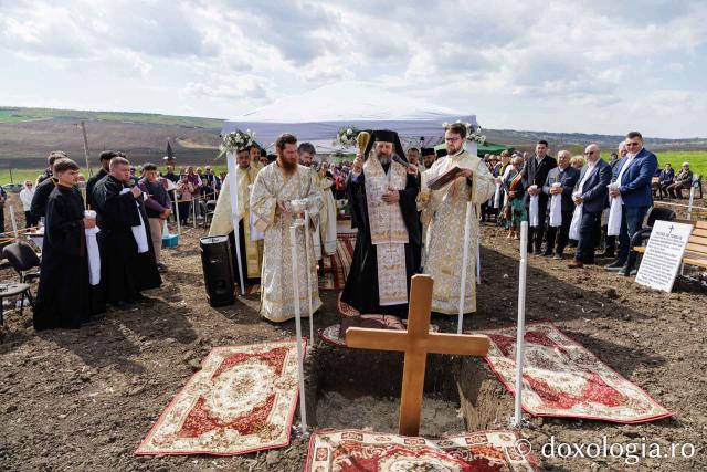 A fost pusă piatra de temelie pentru biserica din localitatea Alexești – Ipatele