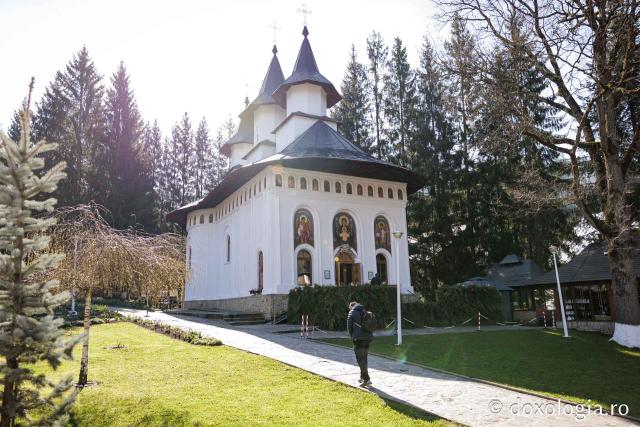 (Foto) Mănăstirea Durău, în așteptarea proclamării locale a canonizării Sfintei Mavra