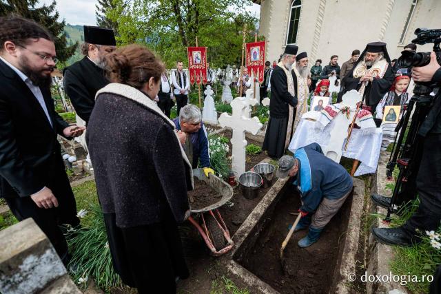 Moaștele Sfintei Olimpiada, mama Sfântului Petroniu de la Prodromu, au fost deshumate