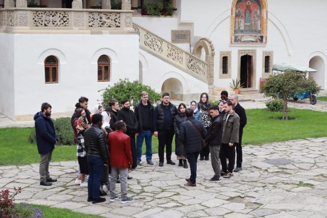 Studenții teologi din Iași, în pelerinaj în Oltenia și Transilvania