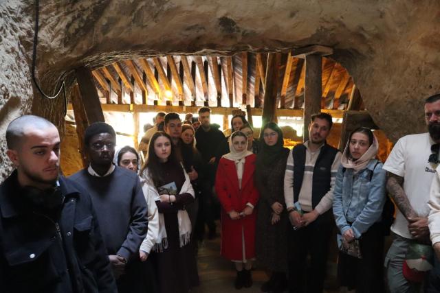 Studenții teologi din Iași, în pelerinaj în Oltenia și Transilvania