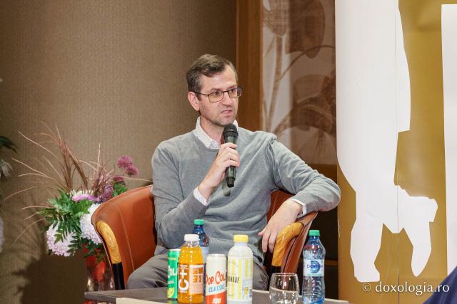 Părintele Constantin Necula a conferențiat la Târgul de carte LIBREX 2026