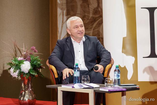 Părintele Constantin Necula a conferențiat la Târgul de carte LIBREX 2026
