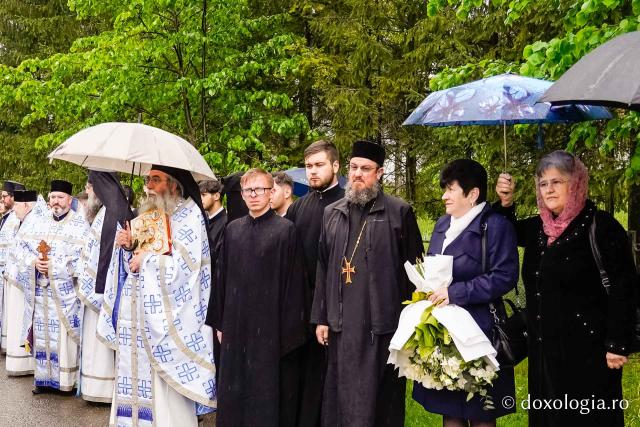 Hramul Mănăstirii Neamț a adunat numeroși pelerini din întreaga țară