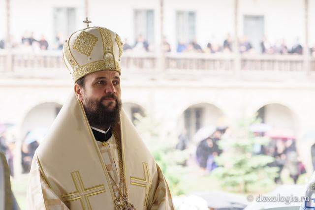 Hramul Mănăstirii Neamț a adunat numeroși pelerini din întreaga țară
