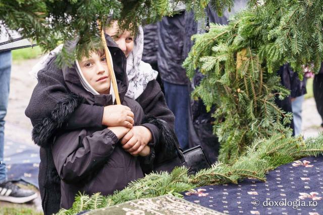 Hramul Mănăstirii Neamț a adunat numeroși pelerini din întreaga țară
