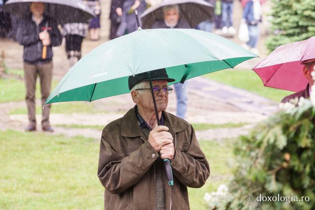 Hramul Mănăstirii Neamț a adunat numeroși pelerini din întreaga țară