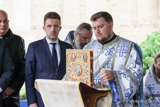 Hramul Mănăstirii Neamț a adunat numeroși pelerini din întreaga țară