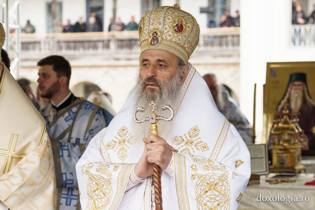 Hramul Mănăstirii Neamț a adunat numeroși pelerini din întreaga țară