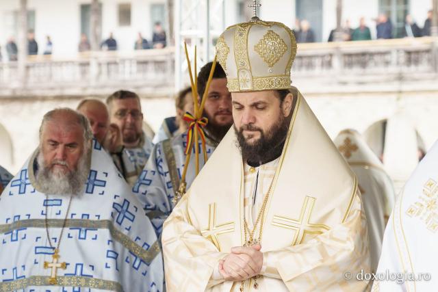 Hramul Mănăstirii Neamț a adunat numeroși pelerini din întreaga țară