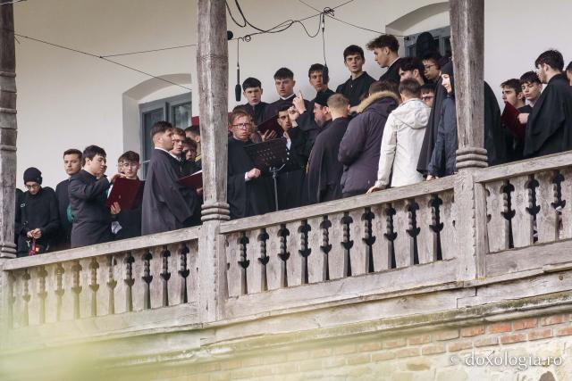 Hramul Mănăstirii Neamț a adunat numeroși pelerini din întreaga țară