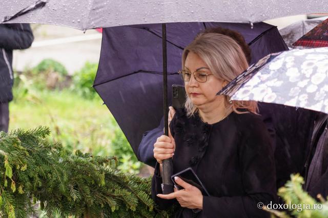 Hramul Mănăstirii Neamț a adunat numeroși pelerini din întreaga țară