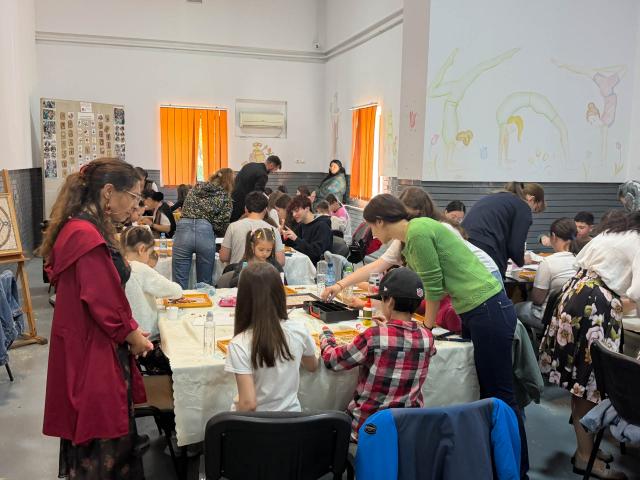 Copiii din Botoșani au descoperit arta mozaicului în cadrul Atelierului Eikon – IBMF 2026