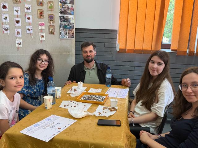 Copiii din Botoșani au descoperit arta mozaicului în cadrul Atelierului Eikon – IBMF 2026