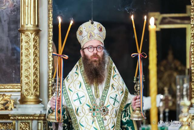 Praznicul Cincizecimii, la Catedrala Mitropolitană din Iași: „Omul așezat sub adumbrirea Duhului Sfânt este omul cu rugăciune curată și continuă”