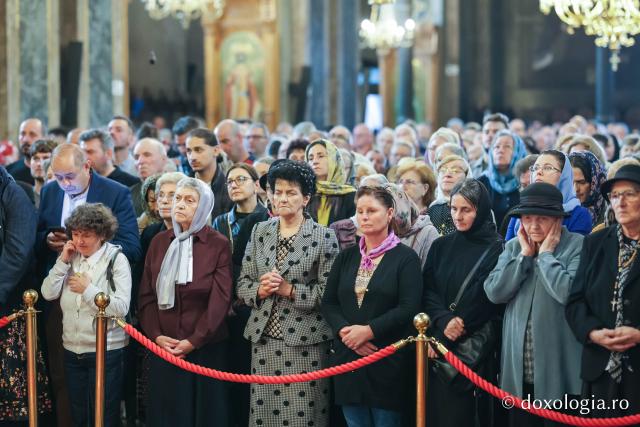 Praznicul Cincizecimii, la Catedrala Mitropolitană din Iași: „Omul așezat sub adumbrirea Duhului Sfânt este omul cu rugăciune curată și continuă”