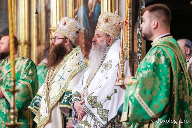 Praznicul Cincizecimii, la Catedrala Mitropolitană din Iași: „Omul așezat sub adumbrirea Duhului Sfânt este omul cu rugăciune curată și continuă”