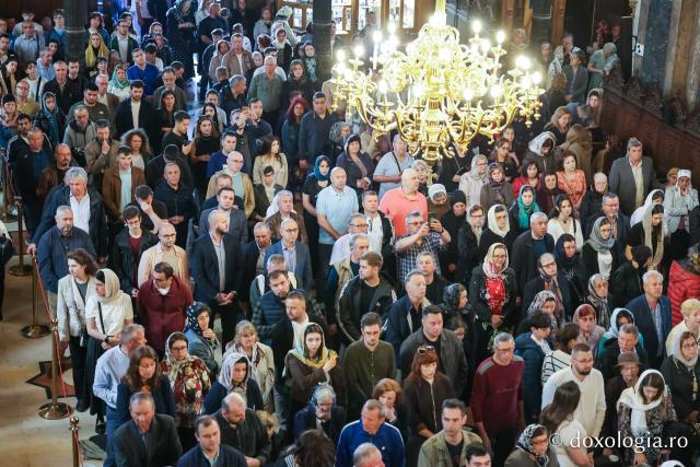 Praznicul Cincizecimii, la Catedrala Mitropolitană din Iași: „Omul așezat sub adumbrirea Duhului Sfânt este omul cu rugăciune curată și continuă”
