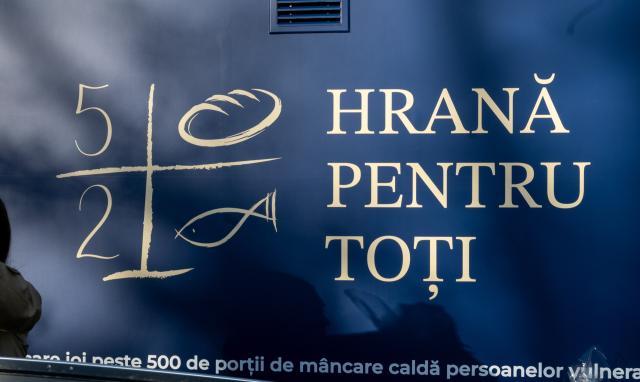 Prima bucătărie socială mobilă din Iași iese în stradă: 500 de mese calde, în fiecare joi, pentru cei care au mai mare nevoie