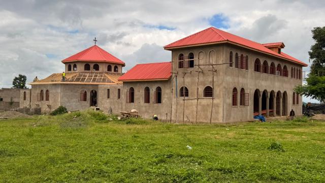 Construcția Centrului Bisericesc de la Arusha continuă