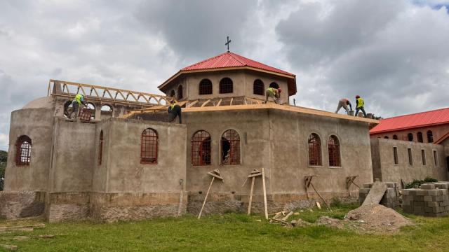Construcția Centrului Bisericesc de la Arusha continuă