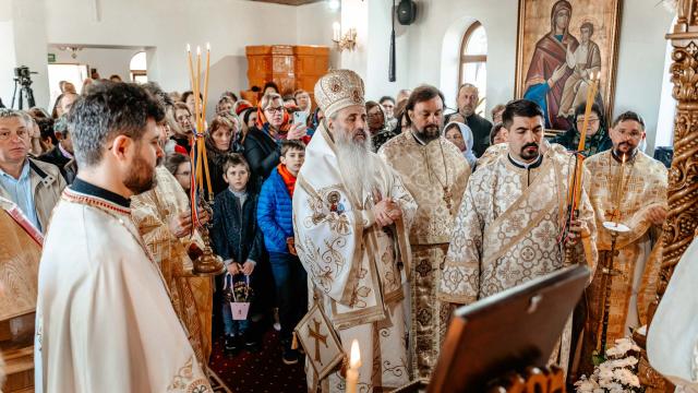 Înaltpreasfințitul Părinte Teofan a slujit în Parohia Slobozia din comuna Voinești