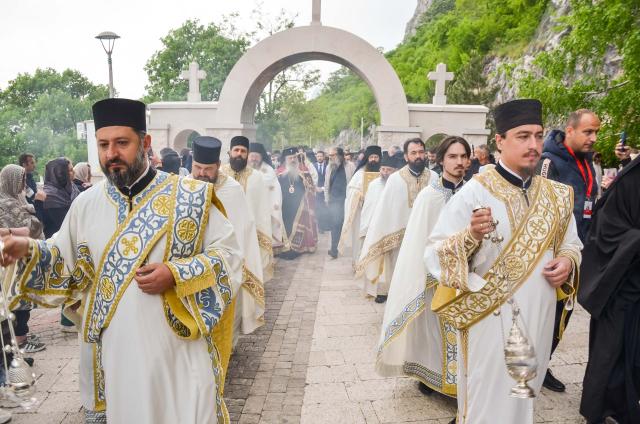 Înaltpreasfințitul Părinte Teofan a slujit la hramul Mănăstirii Ostrog din Muntenegru