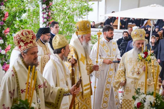 Înaltpreasfințitul Părinte Teofan a slujit la hramul Mănăstirii Ostrog din Muntenegru