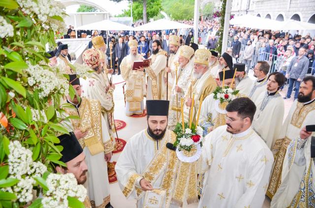 Înaltpreasfințitul Părinte Teofan a slujit la hramul Mănăstirii Ostrog din Muntenegru