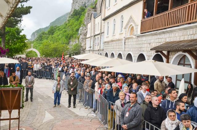 Înaltpreasfințitul Părinte Teofan a slujit la hramul Mănăstirii Ostrog din Muntenegru